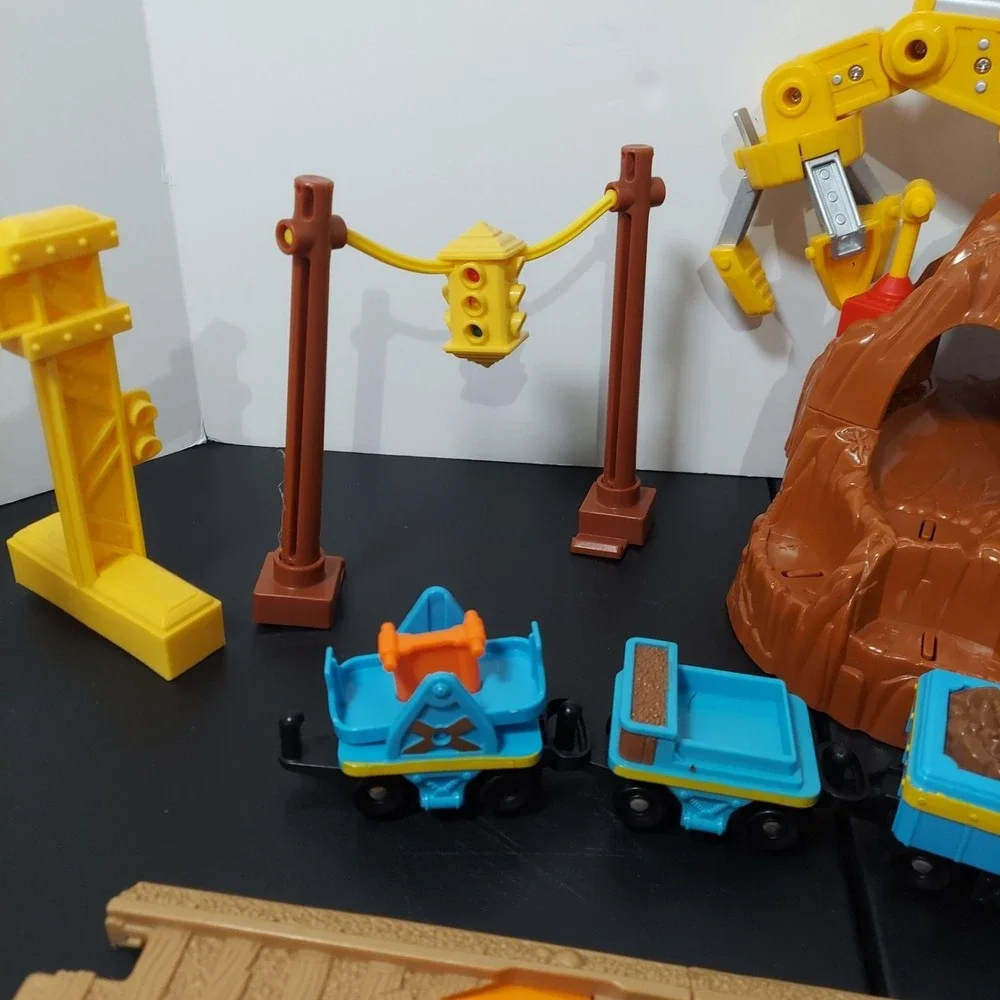 Fisher Price Geo Trax MT. Blast Construction Lot Not complete 19pcs